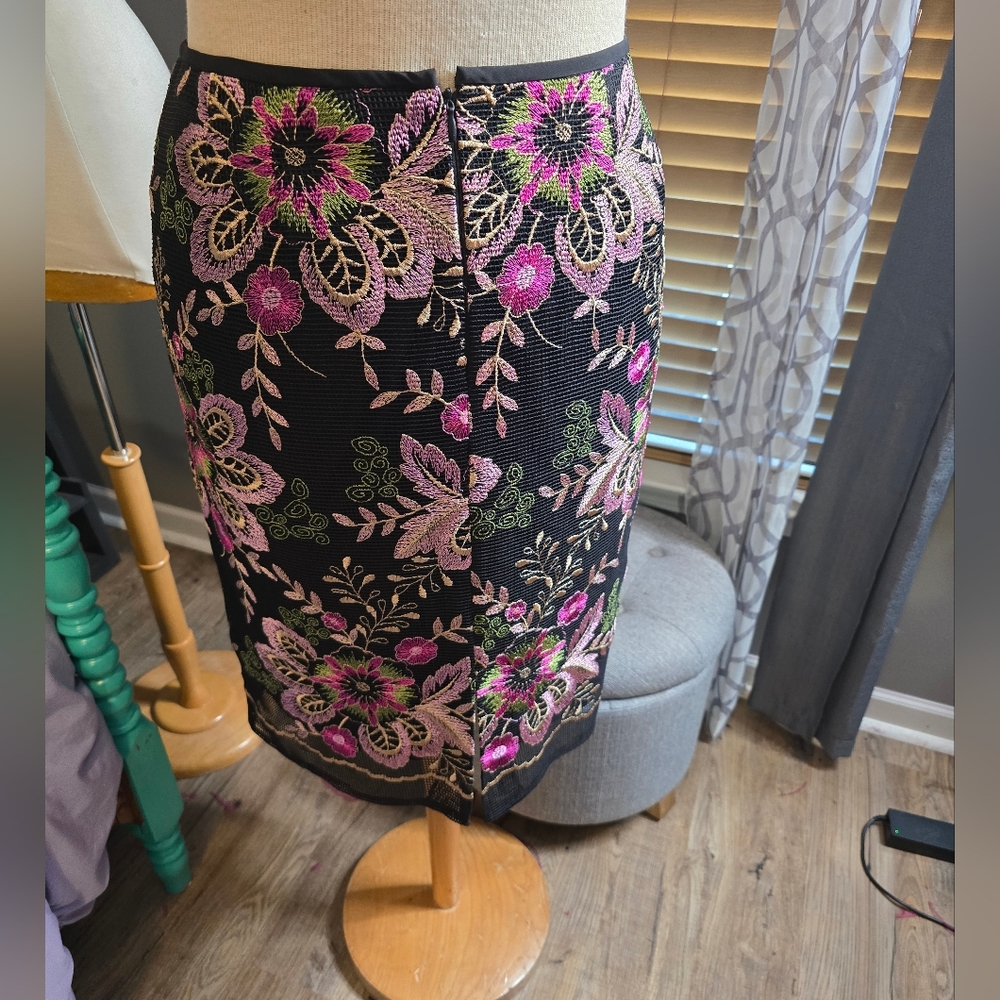 Tahari Floral Embroidered Pencil Skirt - Picture 5 of 7
